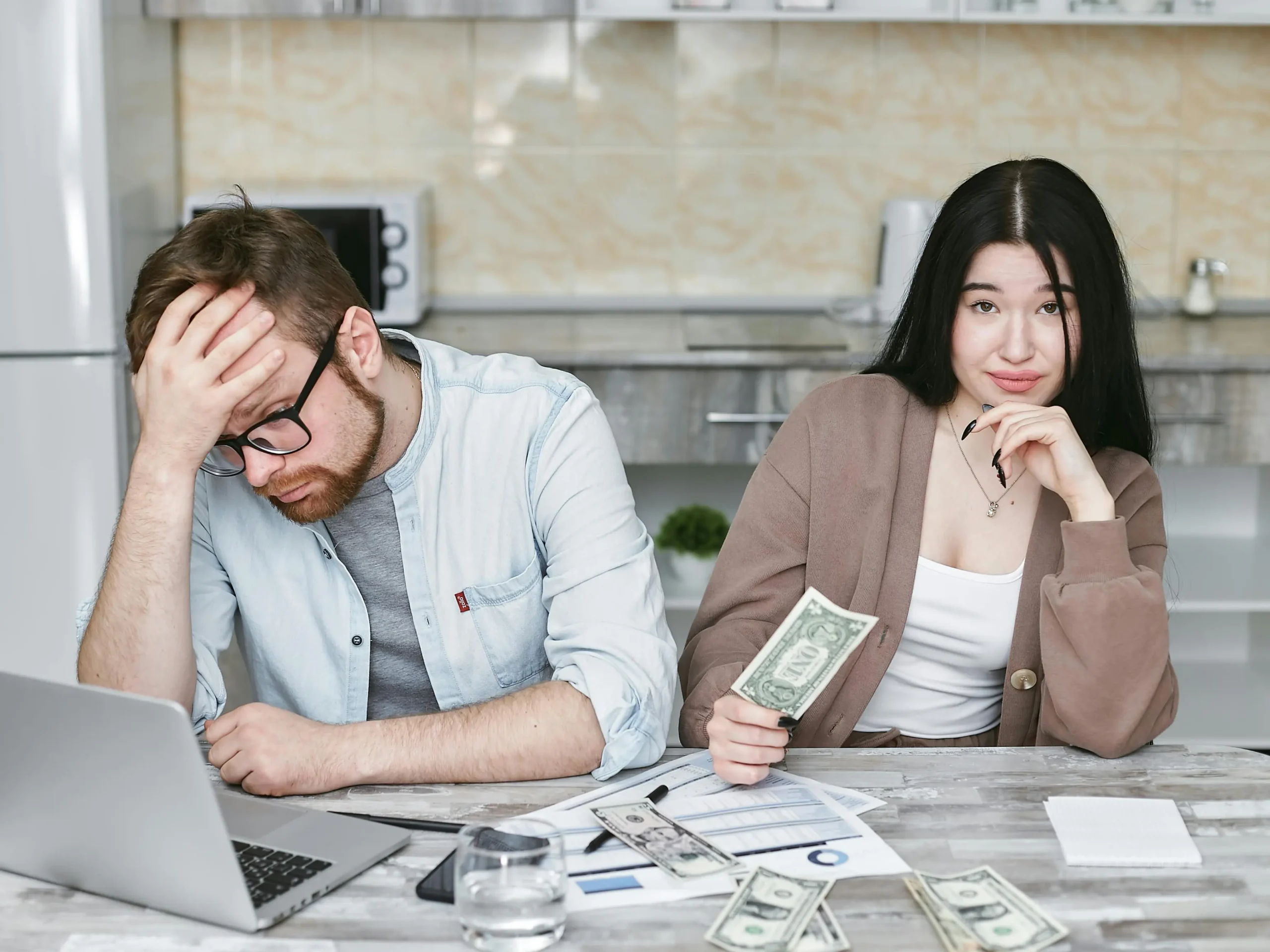 Love-or-Money-What-Truly-Matters-More-in-Relationships